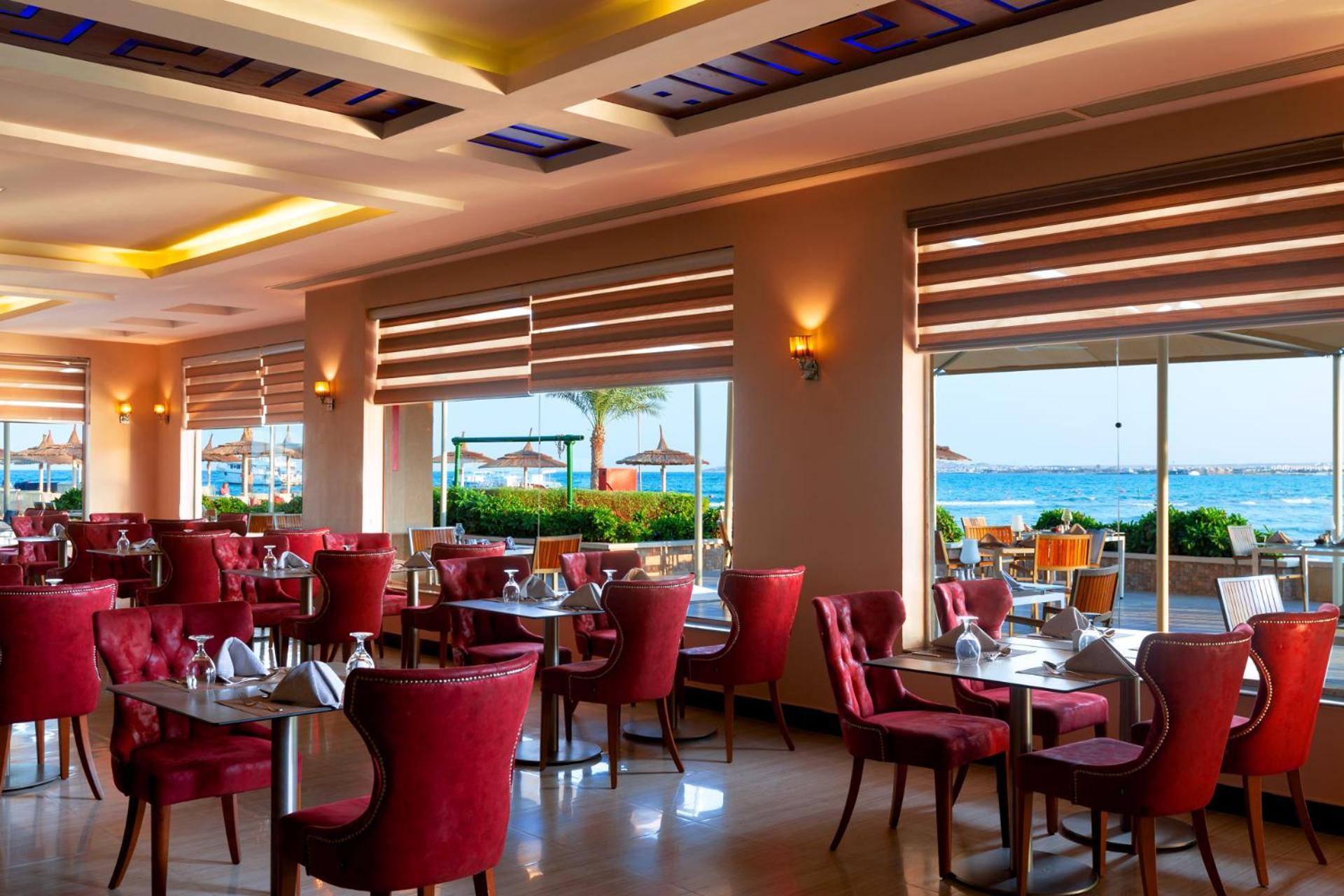Beach Albatros Aqua Park - Hurghada Esterno foto The restaurant at the hotel