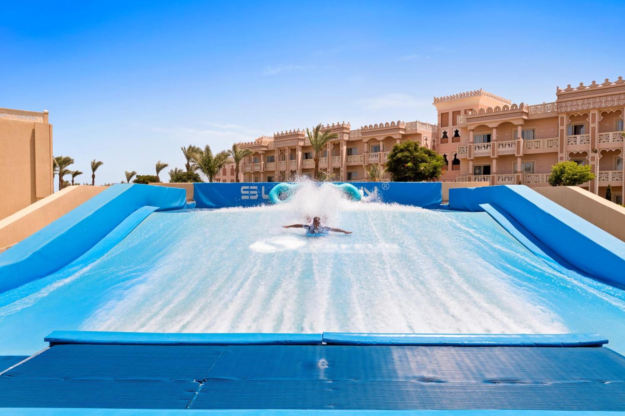 Beach Albatros Aqua Park - Hurghada Esterno foto The Flowrider